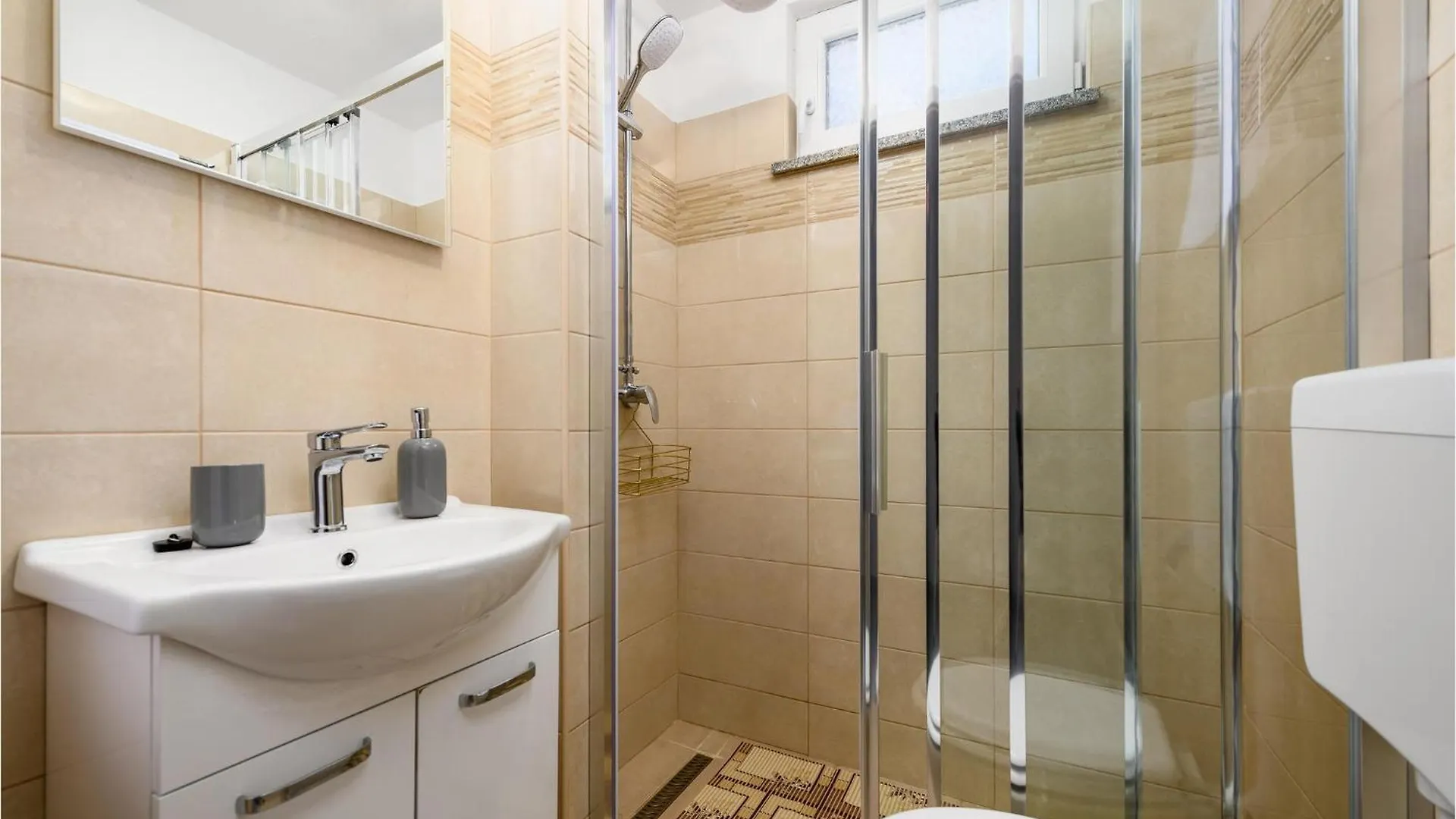 Amazing Apartment In Podpican With Kitchen Šumber 0*,